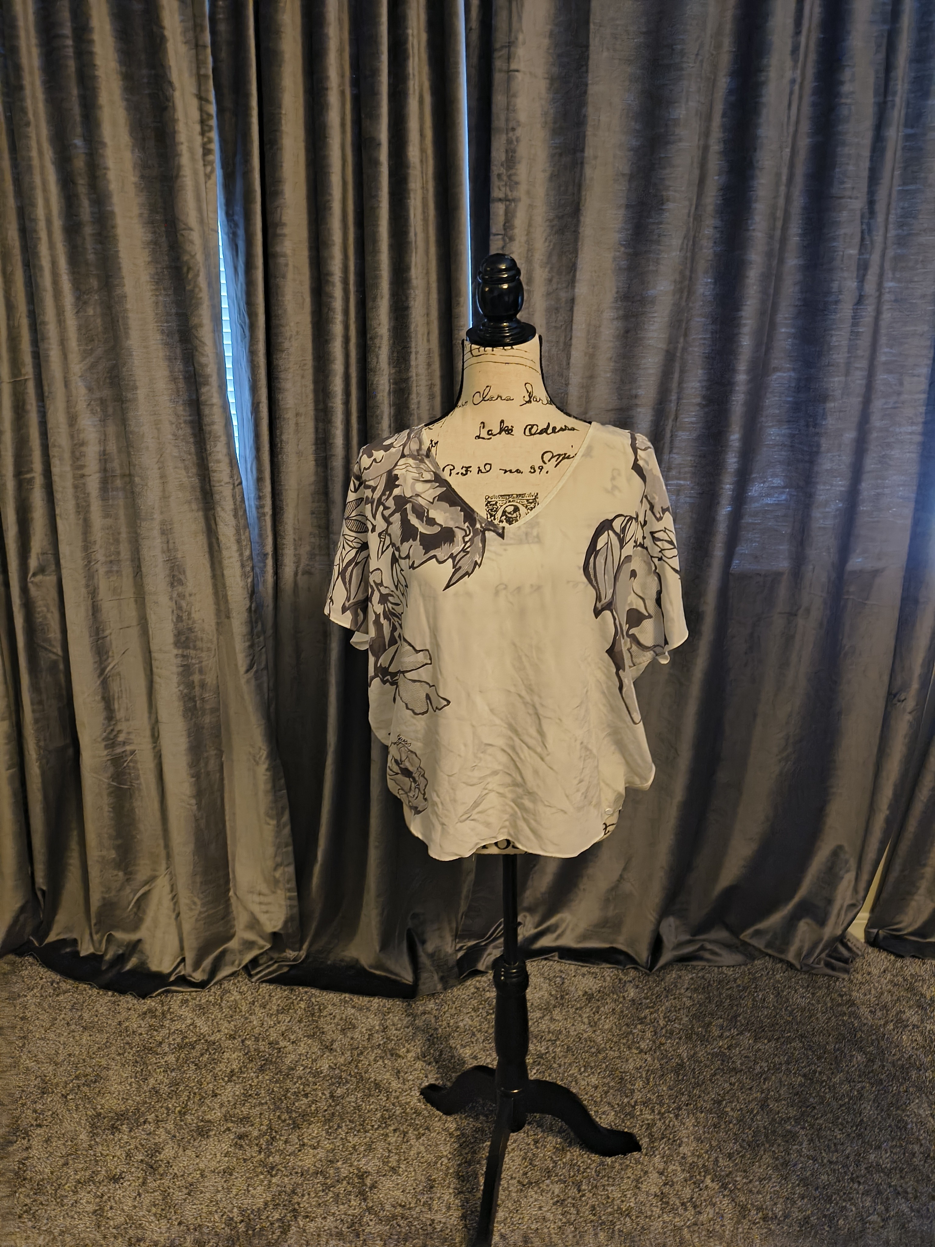 Guess Silk Floral-Print Short Sleeve Blouse
